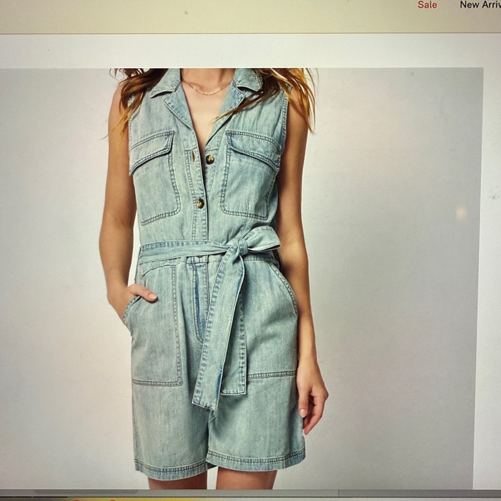 Faherty brand Denim Romper with Belt, barely worn. Like new. Size small!